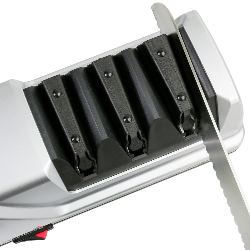 Alt-teksti: Sähkökäyttöinen teroitin leipäveitsen teroitukseen