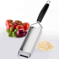 Westmark keskikarkea mikroteräraastin raastaa juuston tehokkaasti. Kuminen kahva ja terävä laserleikattu terä sopivat keittiövälineisiin.