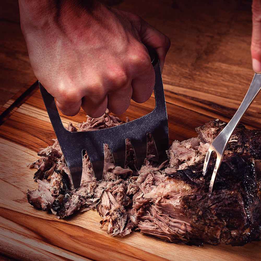 Tramontina Lihakynsi repimässä lihaa