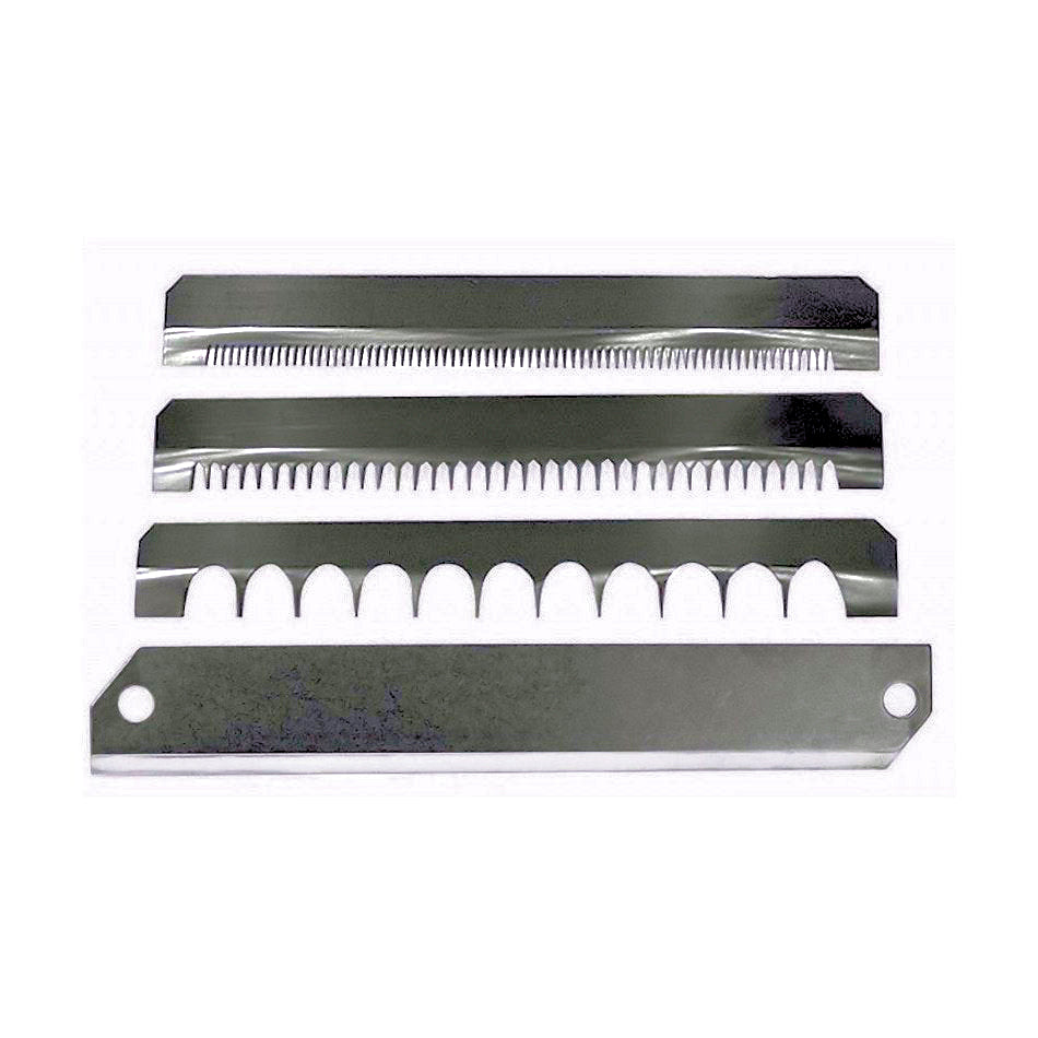 Super Benriner Mandoliinin neljä vaihdettavaa terää. Monipuoliset leikkausvaihtoehdot eri ruoka-aineille.