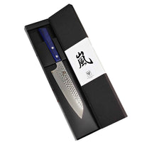 Yaxell Blue Breeze Santoku-veitsi lahjapakkauksessa, japanilainen keittiöveitsi sinisellä kahvalla ja taotulla terällä.