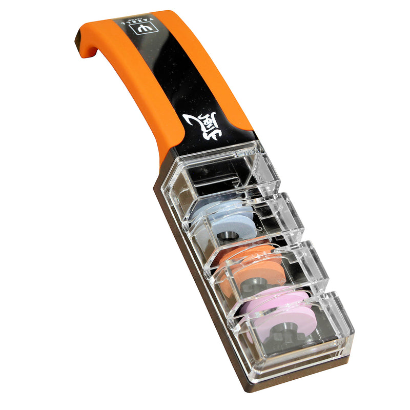 Yaxell Hahloterotin kolmella karkeudella, vesihiomakiviteroitin ja oranssi kahva