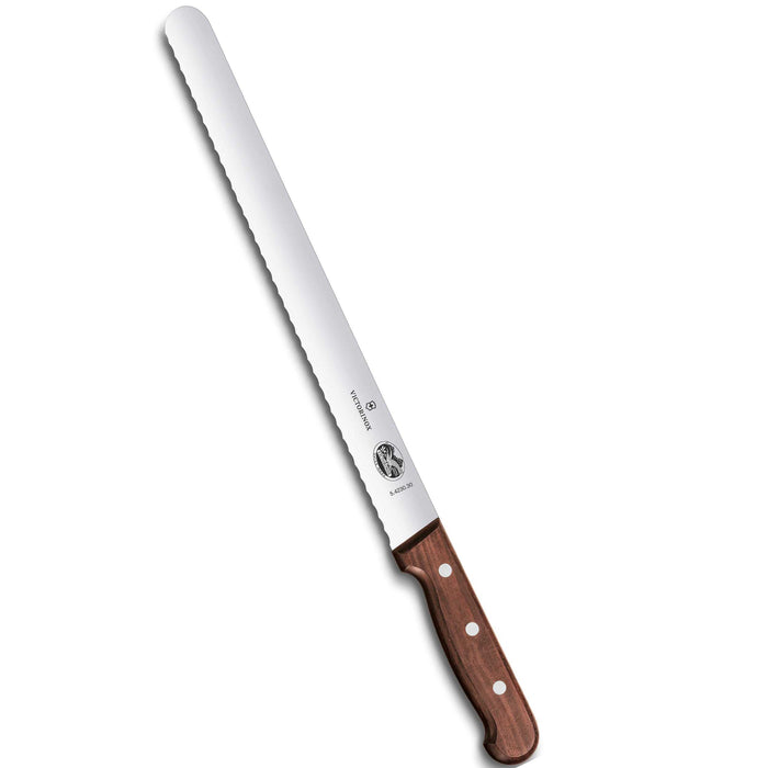 Victorinox konditoriaveitsi sahalaitaterällä ja ruusupuukahvalla, 30 cm pitkä terä. Leipä- ja sahalaitaveitset keittiöön.