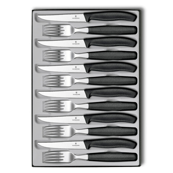 Victorinox Swiss Classic pihviveitset ja haarukat 12 osaa siististi aseteltuna laatikkoon. Täydellinen lahjasetti ruokailuun.