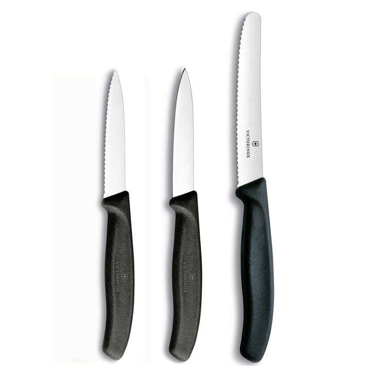 Victorinox Swiss Classic kuorimaveitsisarjan kolme veistä, joissa ergonomiset mustat kahvat ja terävät terät.