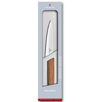 Victorinox 15 cm kokkiveitsi lahjapakkauksessa, Swiss Modern -sarja. Laadukas leikkuuväline keittiöön ja erinomainen lahjaidea.