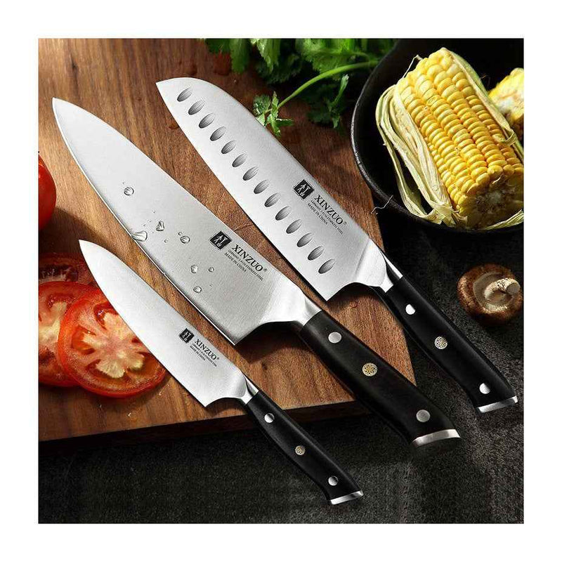 Xinzuo Yu veitsisetti – kolmen keittiöveitsen setti sisältää kokkiveitsen, santokuveitsen ja vihannesveitsen eebenpuukahvalla. Saksalainen teräs takaa terävyyden ja kestävyyden ruoanlaitossa.