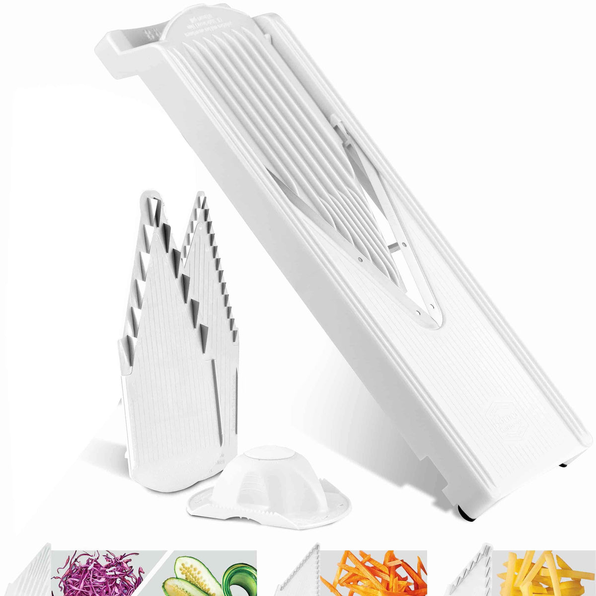 Valkoinen japanilainen vihannesmandoliini terävillä terillä, mukana sormisuoja ja vaihdettavat leikkuuterät, sopii vihannesten viipalointiin ja suikaloimiseen.