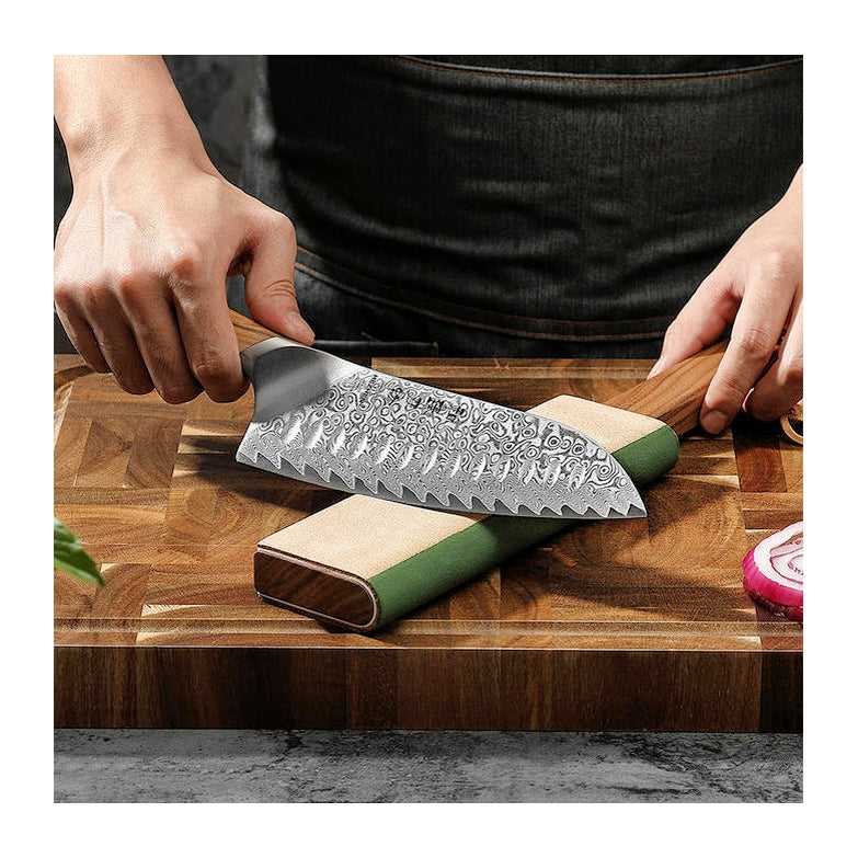 Xinzuo Nahkastroppi, 2-puolinen käytössä veitsen viimeistelyyn vihreällä nahkapinnalla puisella leikkuulaudalla.