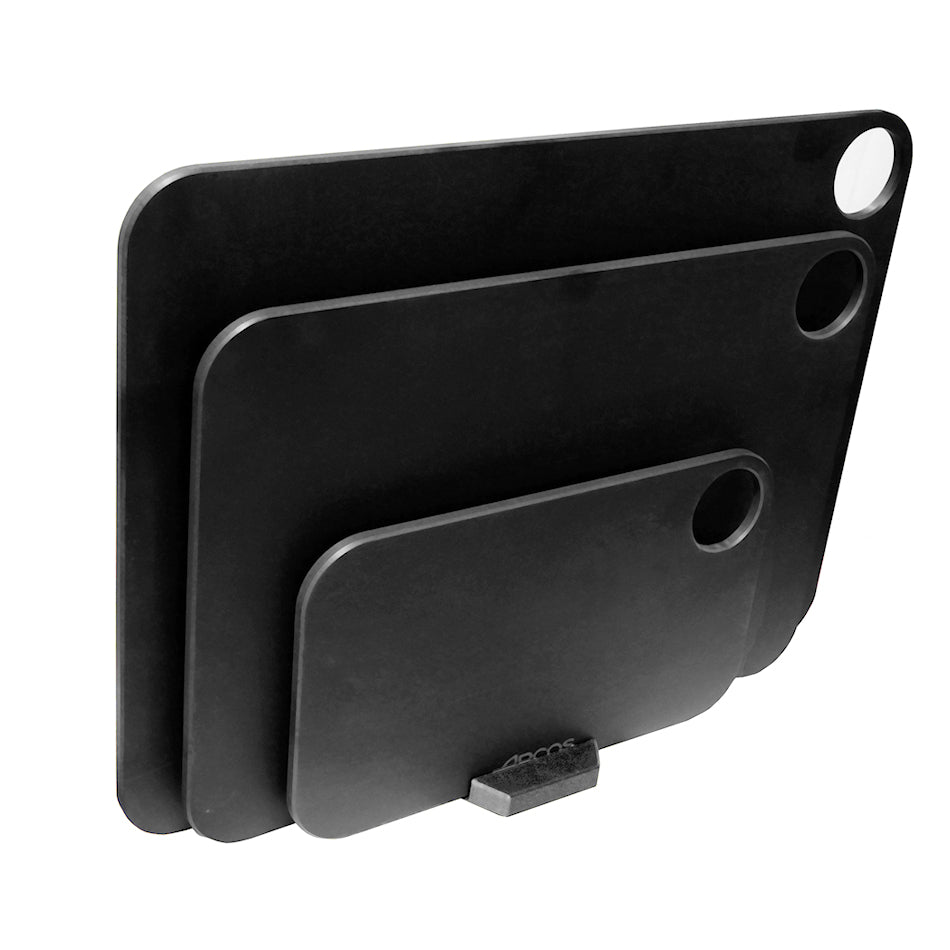 Kolme eri kokoista  Arcospuukuituleikkuulautaa tilaa säästävässä såilytystelieessä