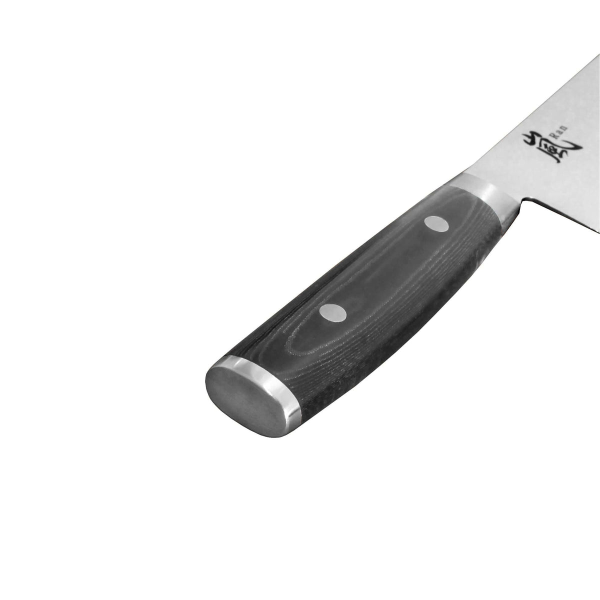 Yaxell Ran kokkiveitsi 20 cm, musta ergonominen kahva lähikuvassa