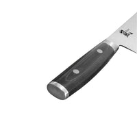 Yaxell Ran kokkiveitsi 20 cm, musta ergonominen kahva lähikuvassa