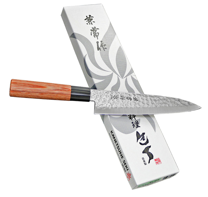 Kanetsune Seki KC-950 kokkiveitsi ja tyylikäs pakkaus, 18 cm terä, valmistettu Japanissa ammattikokkien tarpeisiin.