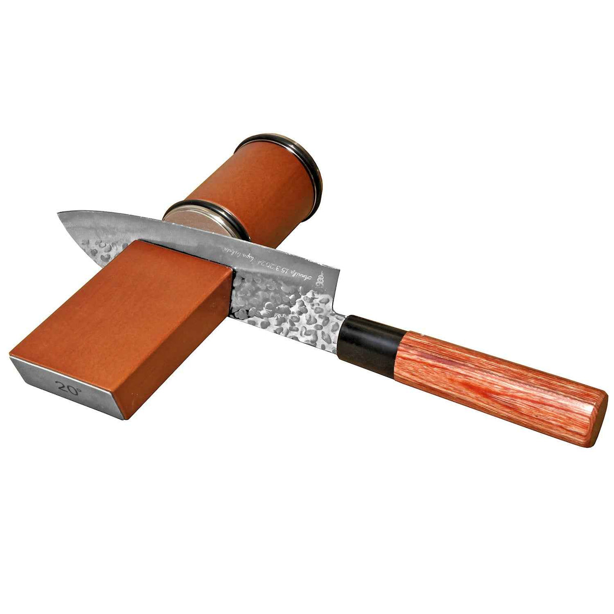 Veitsenteroitin 20° kulmalla teroittaa keittiöveitsen tarkasti. Rolling Sharpener -järjestelmä yhdistää tehokkuuden ja helppokäyttöisyyden.