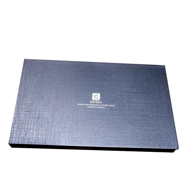 Xinzuo Yu veitsisetti - kolmen keittiöveitsen setti tyylikkäässä lahjapakkauksessa. Laatikko sisältää kokkiveitsen, santokun ja vihannesveitsen.