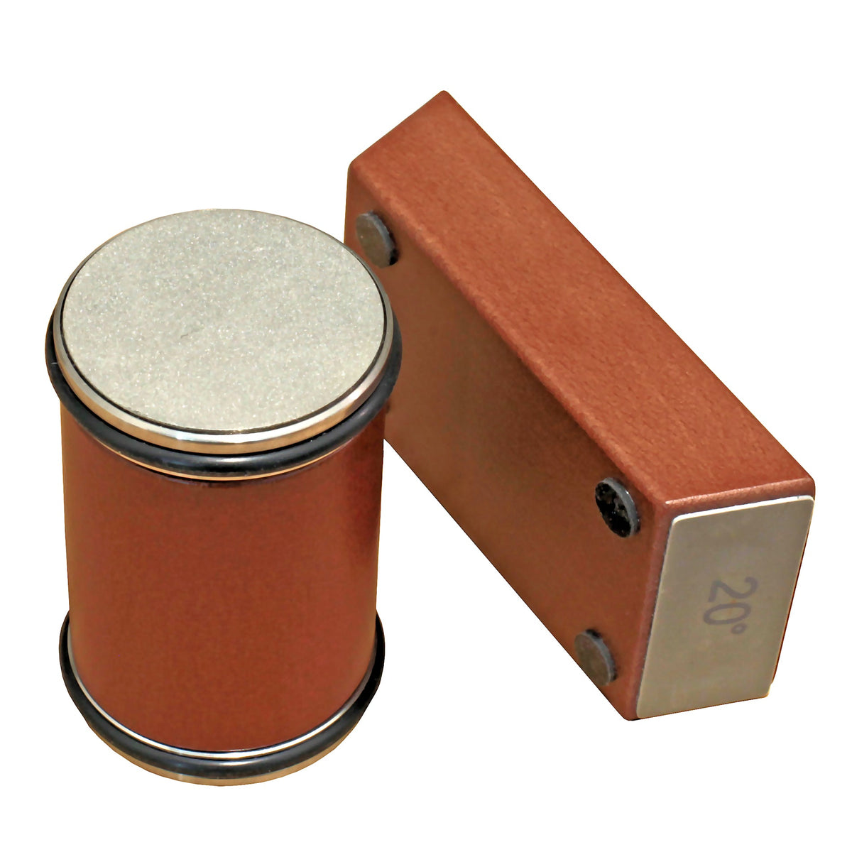 Rolling Sharpener veitsenteroitin 400 gritteoituskiekolla sekä kulmamagneetti jossa näkyy 20 asteen kuöma