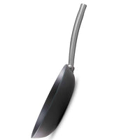 Skottsberg Paistinpannu 20 cm sivuprofiilista, 2,5 mm paksu pohja varaa tehokkaasti lämpöä ja sopii intensiiviseen paistamiseen.