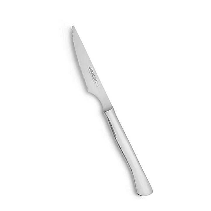 Yksittäinen Arcos pihviveitsi teräskahvalla, ergonominen muotoilu ja sahalaitainen terä laadukkaaseen leikkuuseen ruokapöydässä.