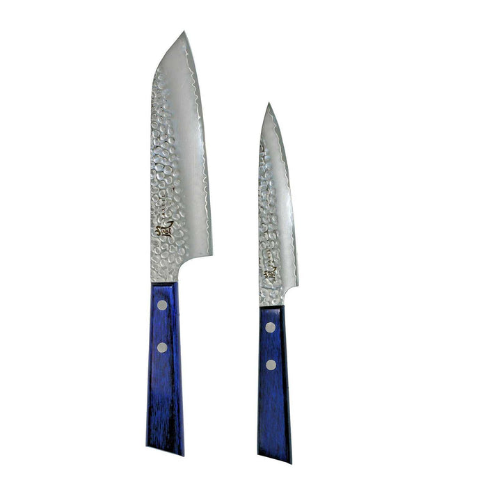 Yaxell Blue Breeze veitsisetti sisältää Santoku- ja vihannesveitsen sinisellä kahvalla. Japanilainen terä yhdistyy moderniin muotoiluun.