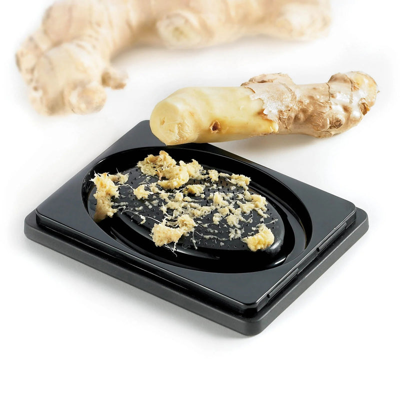 Cuisipro SGT 4 Raastin - Irrotettava pohja inkiväärin raastamiseen, helppo puhdistaa ja hygieeninen ratkaisu keittiöön.