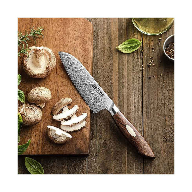 Xinzuo Damaskus Minisantokuveitsi viipaloi sieniä puuleikkuulaudalla, täydellinen tarkkaan ruoanvalmistukseen
