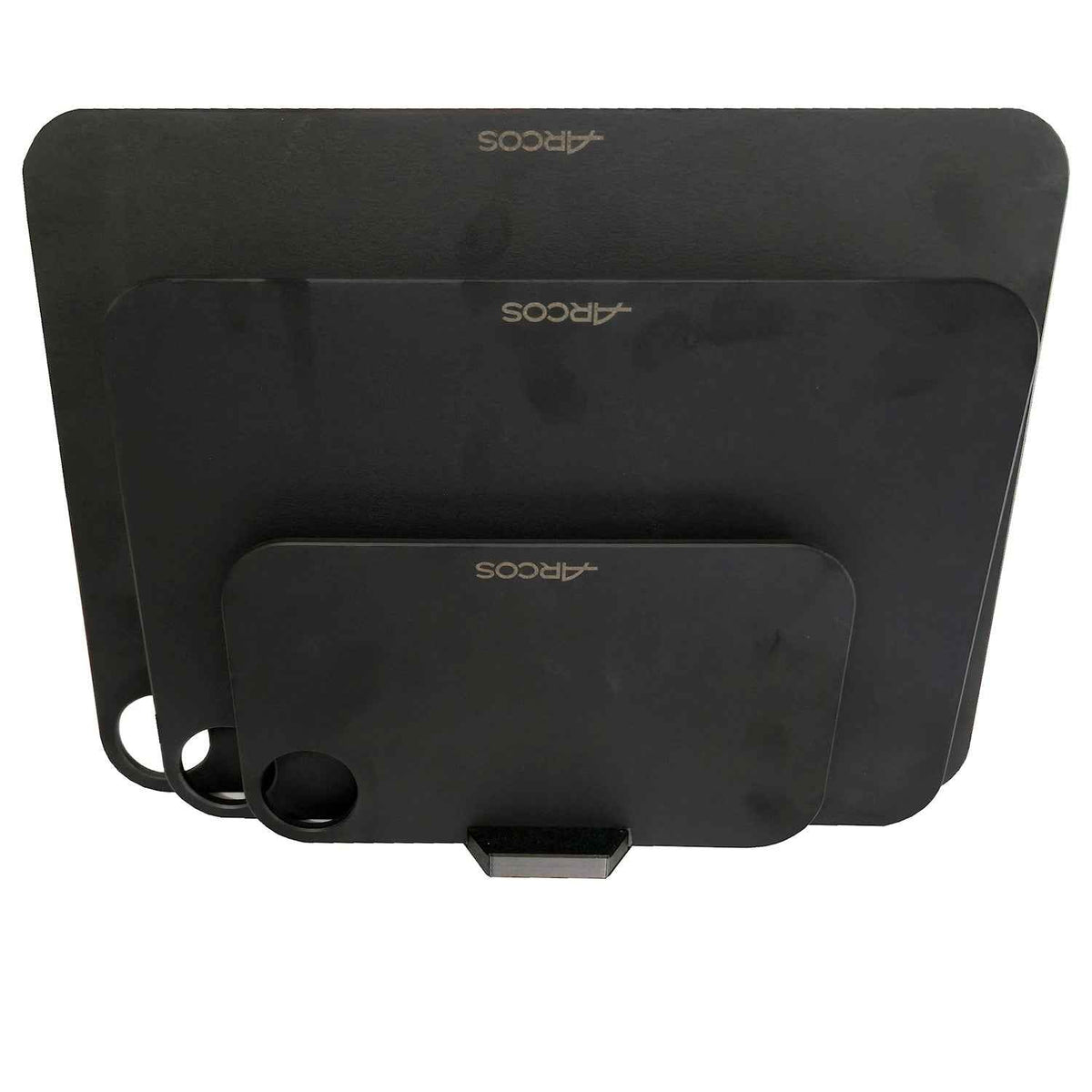 Veitsikauppa PK-3 teline käytössä, kolme erikokoista puukuituleikkuulautaa pystyasennossa kuivumista varten.