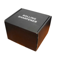 Rolling Sharpener -veitsenteroitin toimitetaan tyylikkäässä mustassa pakkauksessa. Täydellinen lahja keittiötarvikkeiden ystäville.