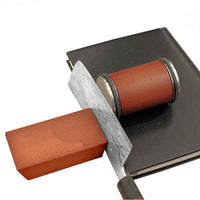 Rolling Sharpener -veitsenteroitin käytössä 15 asteen kulmassa. Soveltuu erinomaisesti tarkkaan ja hallittuun veitsien hiontaan.