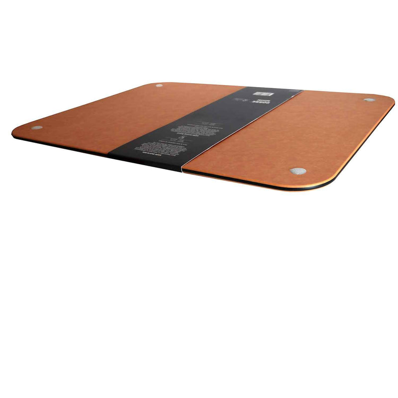 Dorre Sami leikkuulauta puukuidusta, jossa näkyvät liukuestejalat. Vakaa ja turvallinen alusta ruoanvalmistukseen keittiössä.