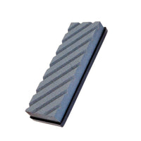 Tasoituskivi veitsen teroittamiseen, uritettu puoli näkyvissä. Sopii hiomakivien tasoittamiseen ja ylläpitoon keittiössä.