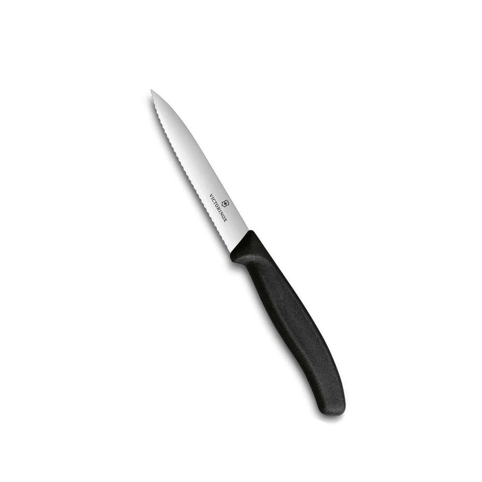 Victorinox Kuorimaveitsi Sahalaita - 10 cm, musta kahva ja terävä sahalaitainen terä. Täydellinen vihannesten ja hedelmien kuorimiseen.