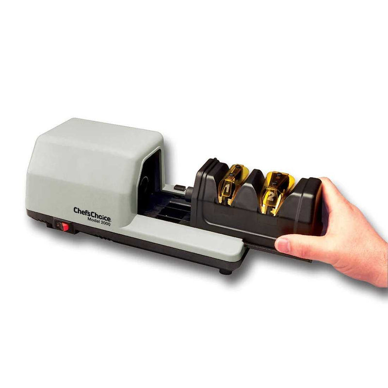 Chef's Choice Hiontayksikkö M2000 irrotettuna veitsenteroittimesta, helppo puhdistaa ja konepestävä keittiöväline tehokkaaseen teroitukseen.