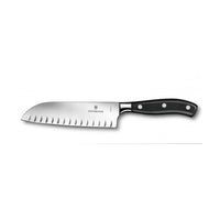 Victorinox Grand Maître Santoku veitsi, taottu rakenne ja ovaalihionta, 17 cm terä keittiön monikäyttöön.