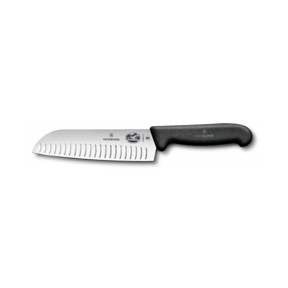 Monikäyttöinen Victorinox Santoku veitsi 17 cm Fibrox-kahvalla, japanilaistyylinen kokkiveitsi kotikeittiöön ja ammattikäyttöön.