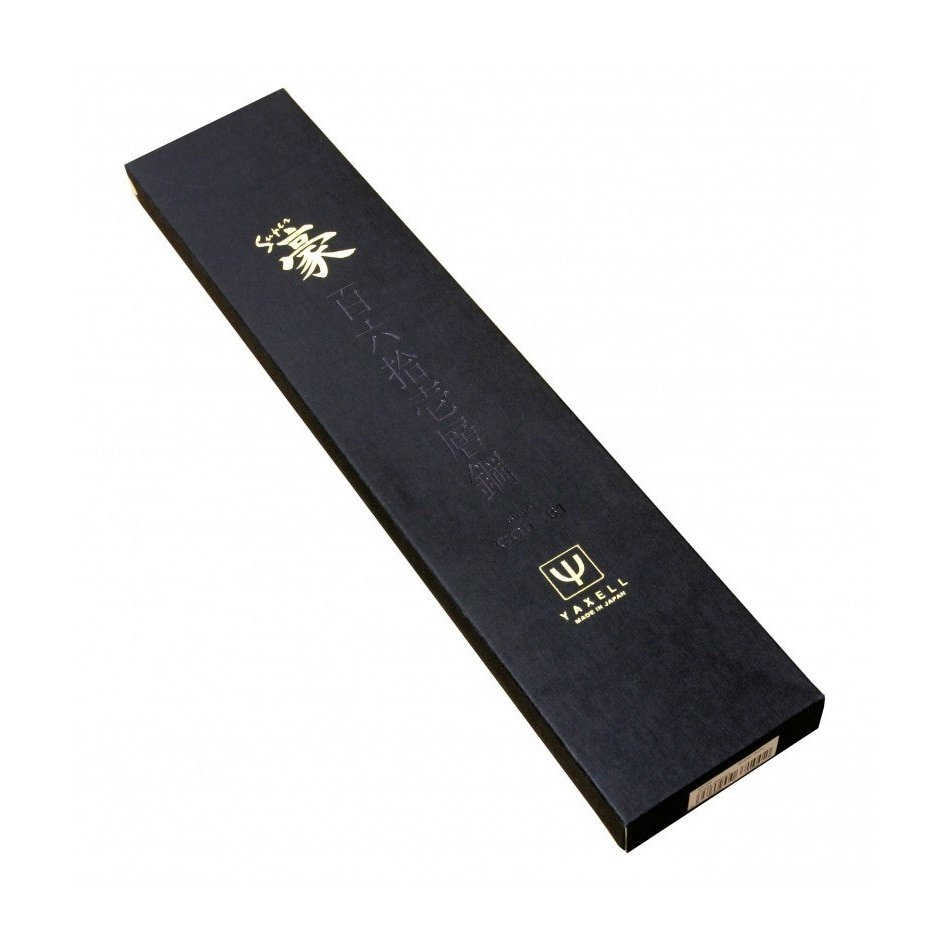 Yaxell Super Gou - Japanilaisen kokkiveitsen tyylikäs musta lahjapakkaus kultaisella logolla. Sopii täydellisesti lahjaksi tai säilytykseen.