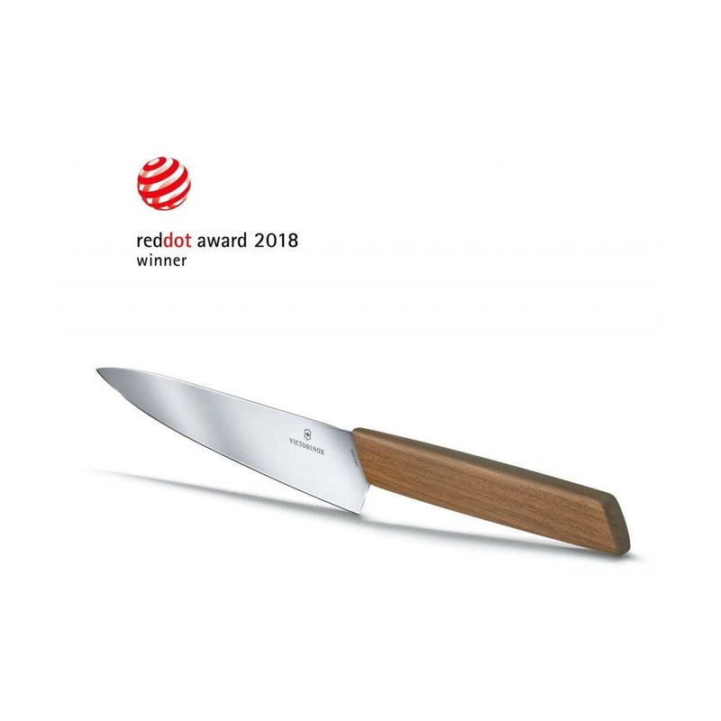 Victorinox Swiss Modern kokkiveitsi 22 cm, palkittu Red Dot Award 2018 -muotoilulla, jalopähkinäpuukahva tuo ylellistä ilmettä keittiöön.