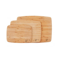 Kolme eri kokoista Point-Virgule Bambu Leikkuulautaa, ekologinen ja pitkäikäinen valinta keittiövälineisiin. Jokainen lauta uniikki.