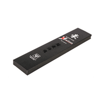 Yaxell Super Gou Ypsilon veitsen tyylikäs musta lahjapakkaus japanilaisilla merkeillä. Täydellinen lahjaksi keittiömestareille.