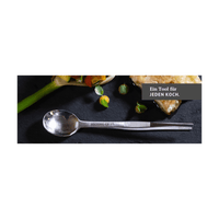 Giesser Löffzette Atula Lusikalla ruoanlaittokäytössä, monikäyttöinen keittiöväline ammattikokeille ja kotikokeille.