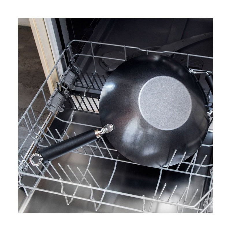 Ken Hom Non-stick Wok 31 cm - Wok on konepestävä ja mahtuu helposti astianpesukoneeseen. Käytännöllinen keittiöväline arkeen.