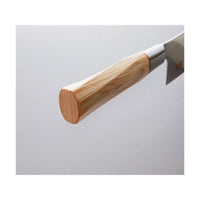 Sashimiveitsen puinen kahva, ergonominen muotoilu ja laadukas viimeistely.