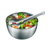 Ruostumattomasta teräksestä valmistettu kulho täynnä tuoretta salaattia. Gefu SPEEDWING salaattilingon monikäyttöinen teräskulho.