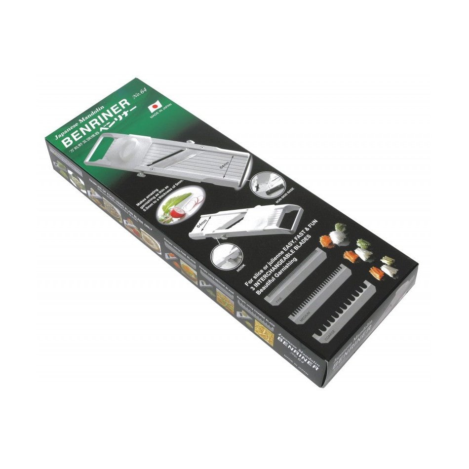 Benriner Mandoliini valkoinen, 6,5 cm myyntipakkaus. Sisältää laitteen, vaihtoterät ja käyttöesimerkit.