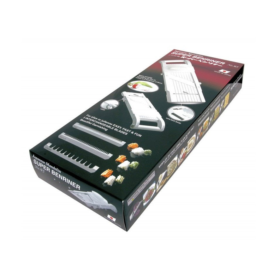 Super Benriner Mandoliini valkoinen, 9,5 cm myyntipakkauksessa. Sisältää terät, sormisuojan ja käyttöesimerkit.