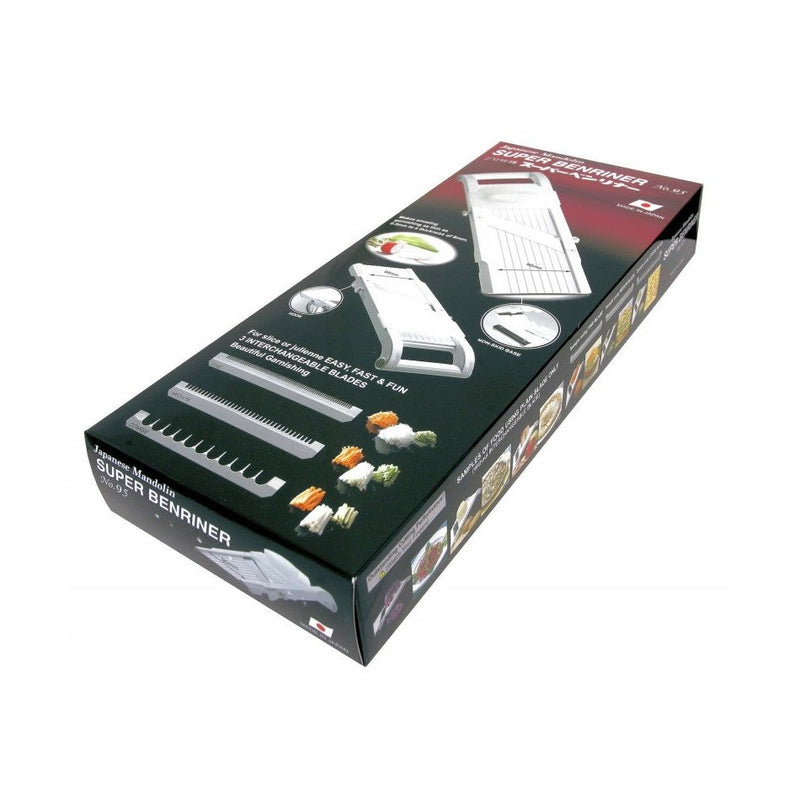 Super Benriner Mandoliini valkoinen, 9,5 cm myyntipakkauksessa. Sisältää terät, sormisuojan ja käyttöesimerkit.