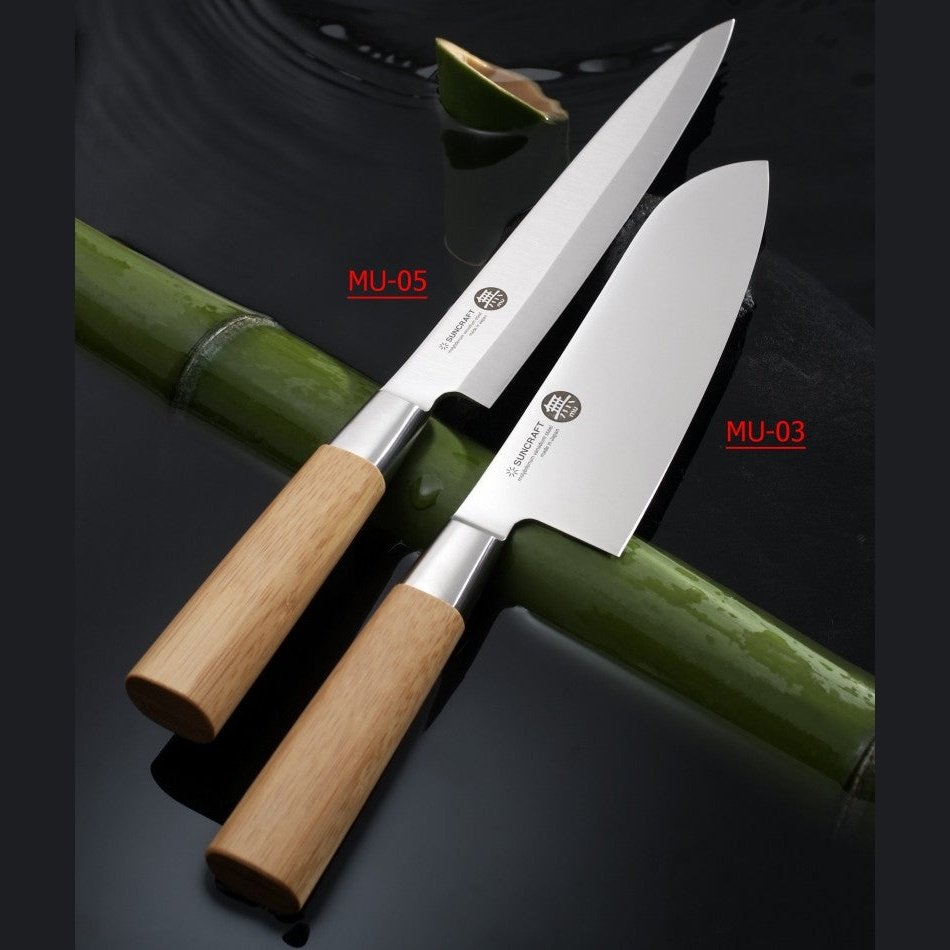 Suncraft MU Bamboo sashimiveitsi ja santokuveitsi bambukahvalla. Japanilainen laatuveitsisarja tarkkaan ruoanlaittoon.