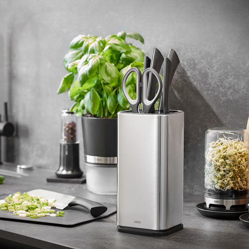 Gefu INSIEM Veitsitukki - Monitoiminen veitsitukki keittiötasolla, täydellinen järjestämään veitset ja tarvikkeet tyylikkäästi.