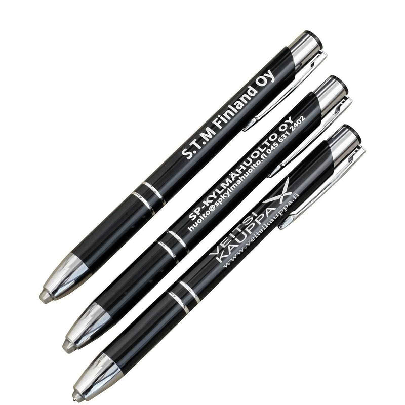 Kuulakärkikynä valolla ja kaiverruksella, 20 kpl. Musta kynä metallisella klipsillä, kaiverrusmahdollisuus ja tyylikäs muotoilu.