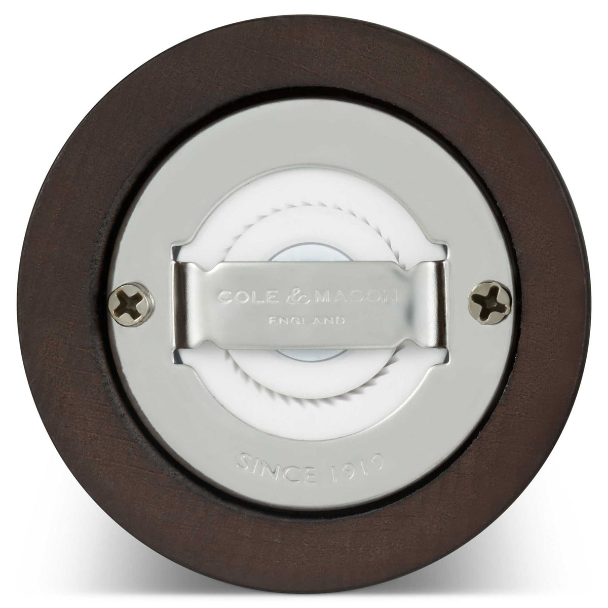 London Suolamyllyn pohja, jossa näkyy keraaminen koneisto ja kaiverrus 'Cole & Mason England Since 1919'.